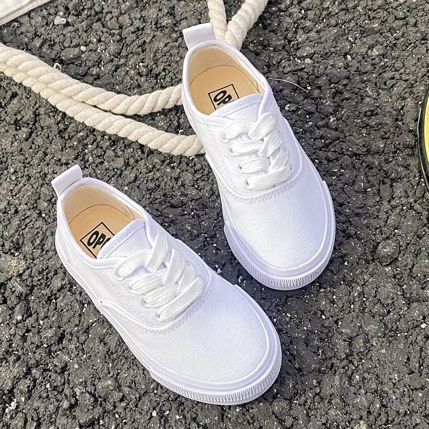 Boys and Girls Low Top Sports Shoes Lace up Canvas Children's Shoes Comfortable and Lightweight Skateboarding Shoes