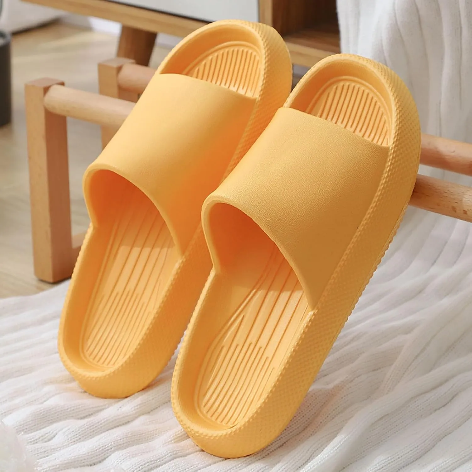 Indoor Slippers Comfortable Quick Drying Shower Slippers Cushioned Thick Sole Sandals for Indoor and Outdoor