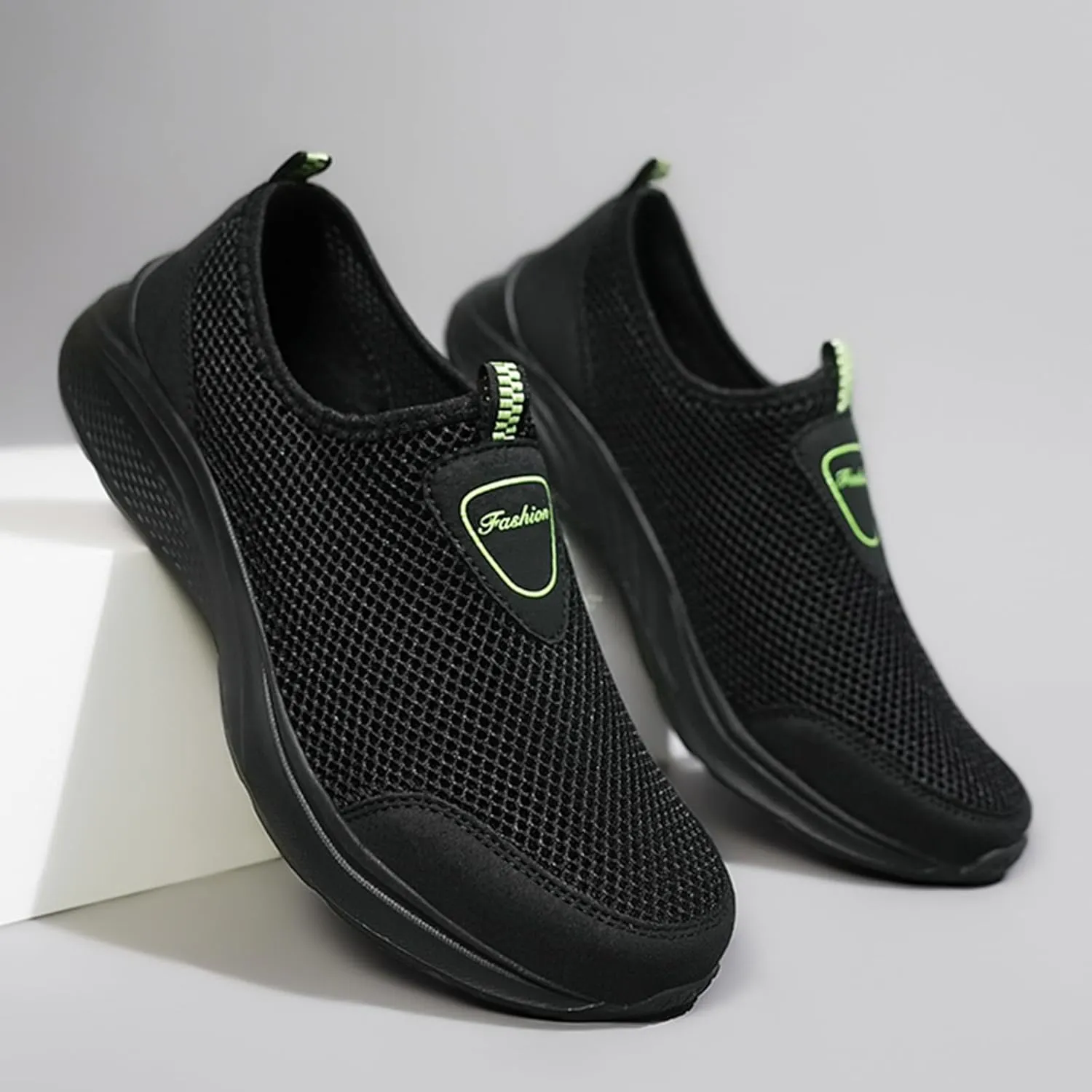 Men Sports Shoes Fashionable New Pattern Simple Pure Color Mesh Breathable Comfortable Hiking Mens Sneaker Boots Low Top Men'
