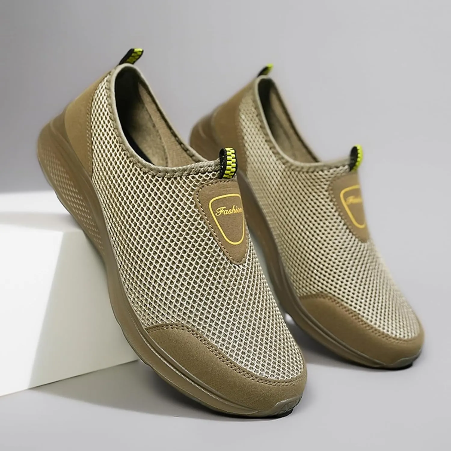 Men Sports Shoes Fashionable New Pattern Simple Pure Color Mesh Breathable Comfortable Hiking Mens Sneaker Boots Low Top Men'