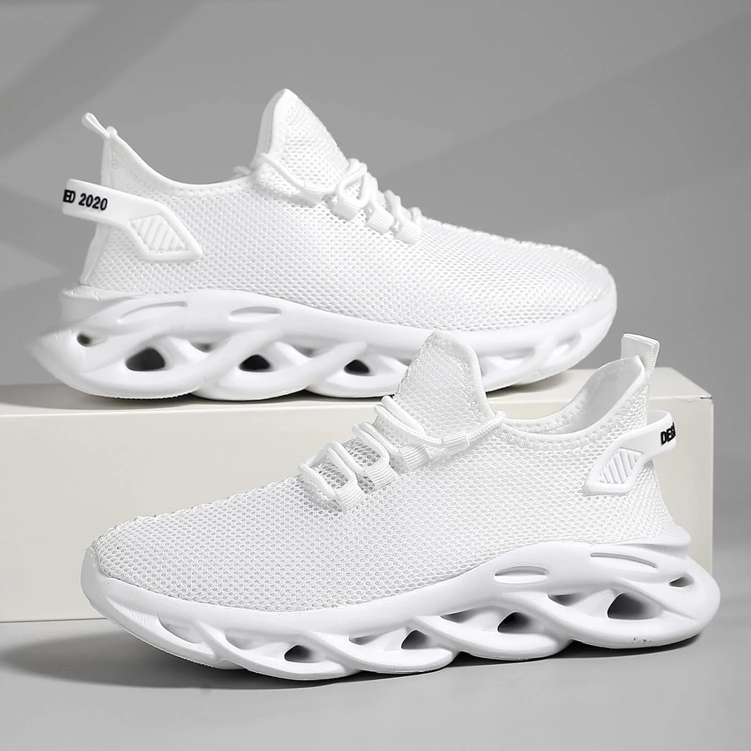 Men Sports Shoes Fashionable New Pattern Solid Color Simple Mesh Breathable Sneaker Rack for Men Bedroom with Light Men's SPO
