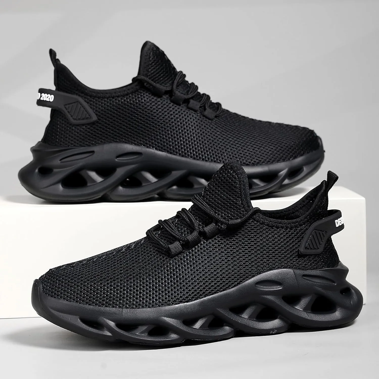 Men Sports Shoes Fashionable New Pattern Solid Color Simple Mesh Breathable Sneaker Rack for Men Bedroom with Light Men's SPO