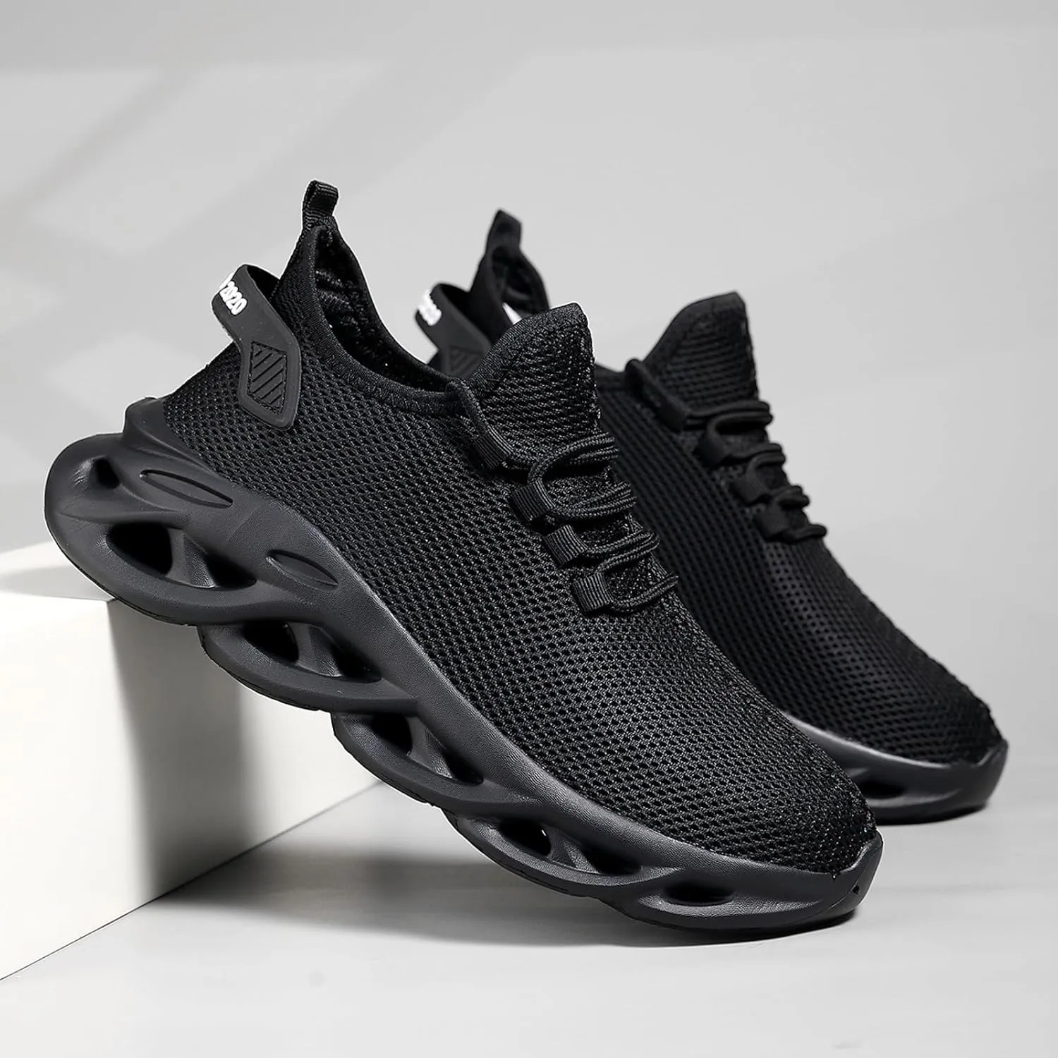 Men Sports Shoes Fashionable New Pattern Solid Color Simple Mesh Breathable Sneaker Rack for Men Bedroom with Light Men's SPO