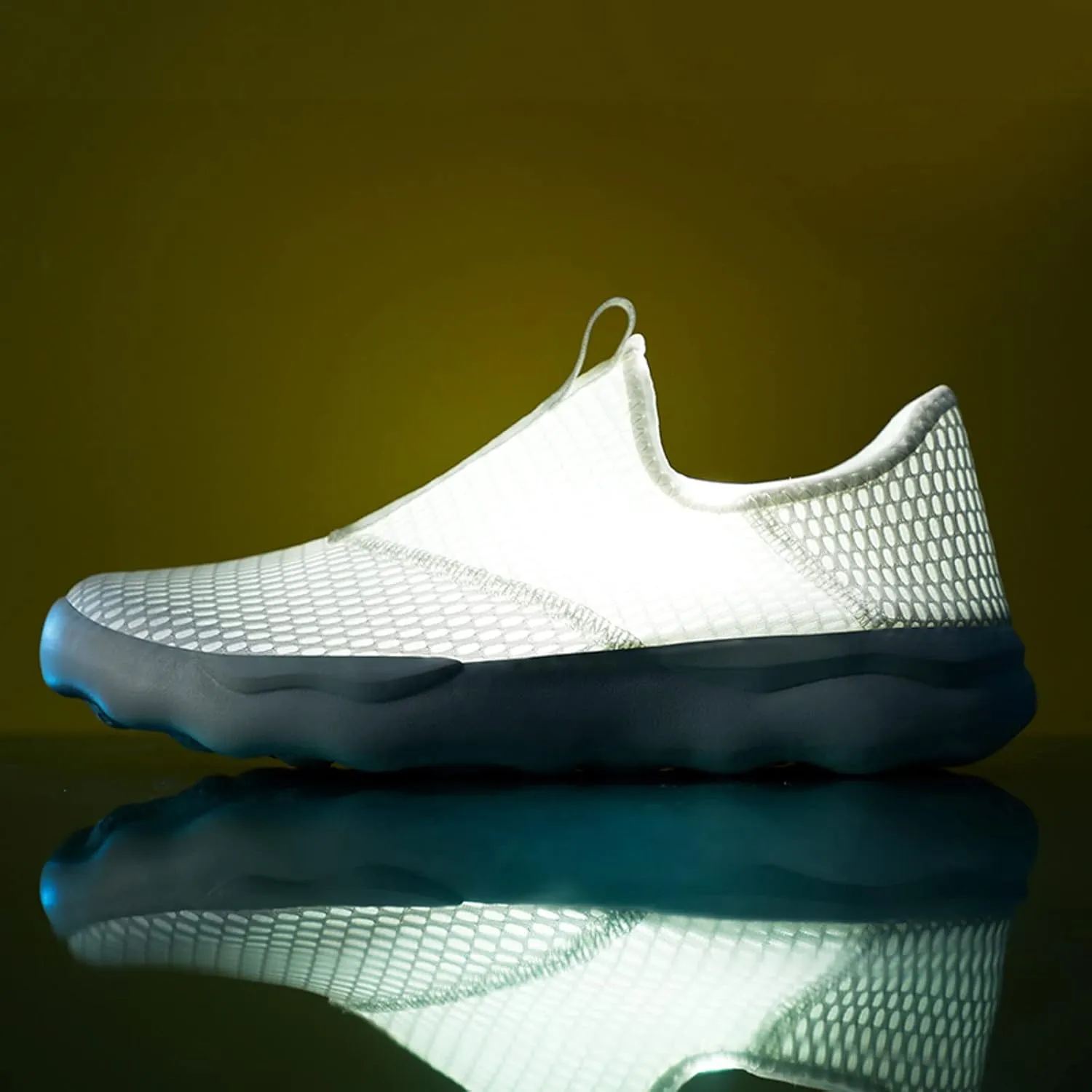 Men Sports Shoes Fashionable Simple and Solid Color The New Pattern Summer Mesh Breathable Dress Sneaker Shoes for Men Men Sh
