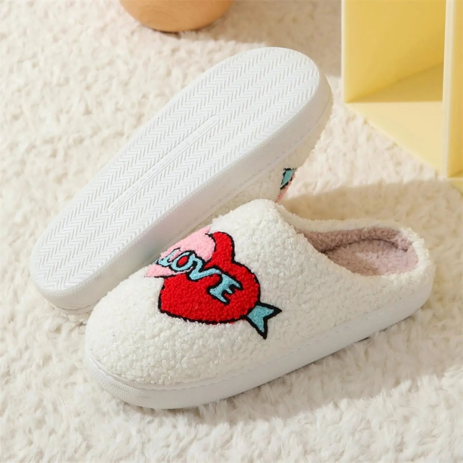 Plush Slippers Warm Slippers Couple Slippers Valentine's Day Slippers Comfy Slippers for Women Men Indoor House Soft Cozy Non-Slip Sole Shoes Bedroom Slippers Fuzzy Slippers Gift