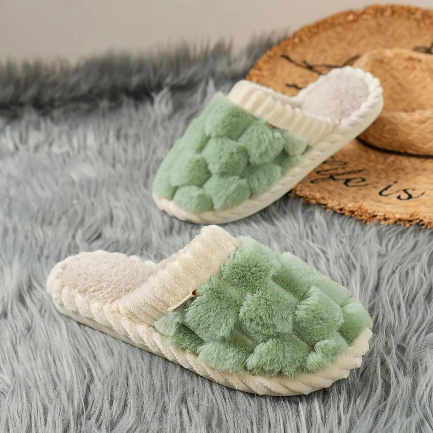 Winter Slippers Woman Memory Foam Fluffy Soft Warm Slip on Slippers Anti-Skid Cozy Plush Slippers for Indoor Outdoor