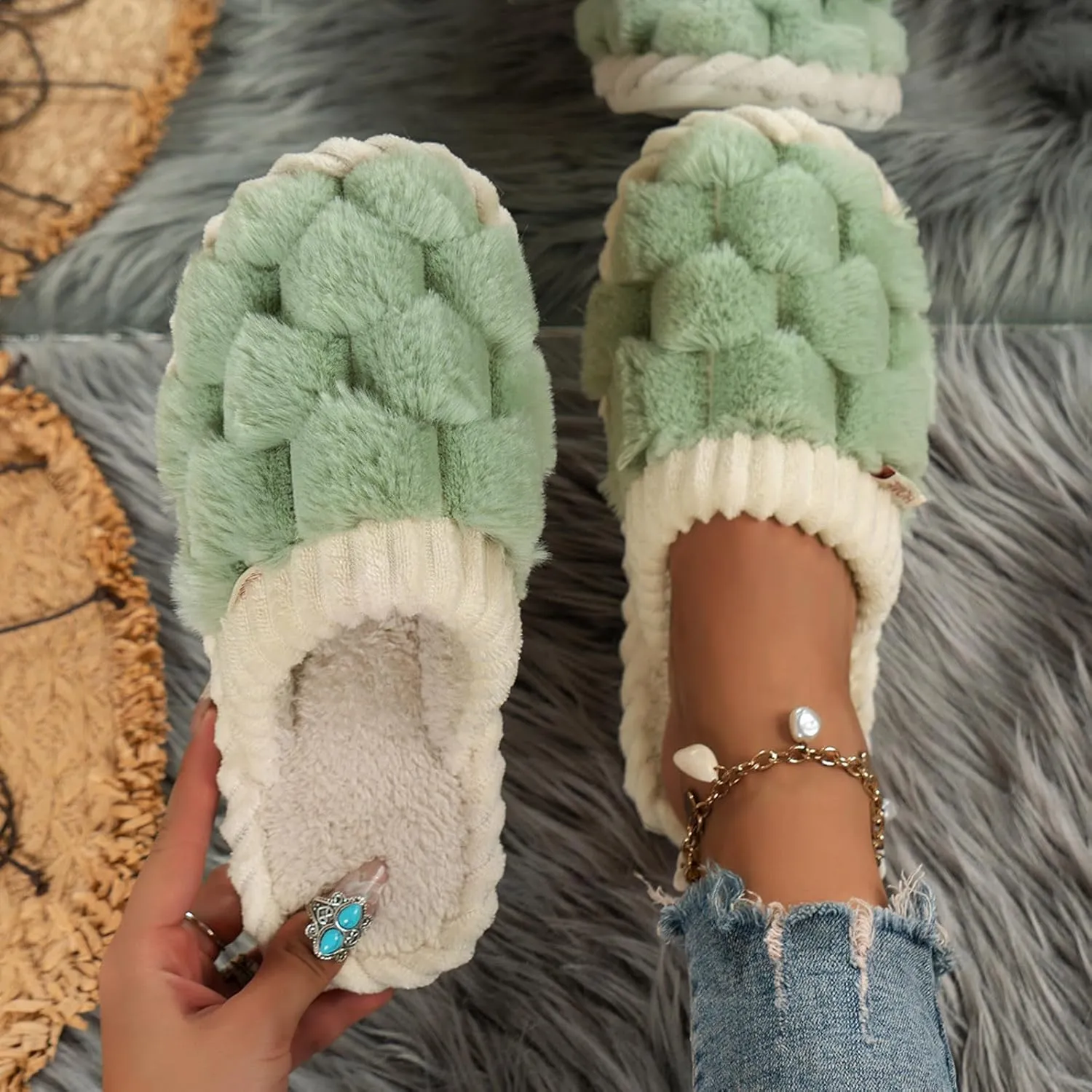 Winter Slippers Woman Memory Foam Fluffy Soft Warm Slip on Slippers Anti-Skid Cozy Plush Slippers for Indoor Outdoor