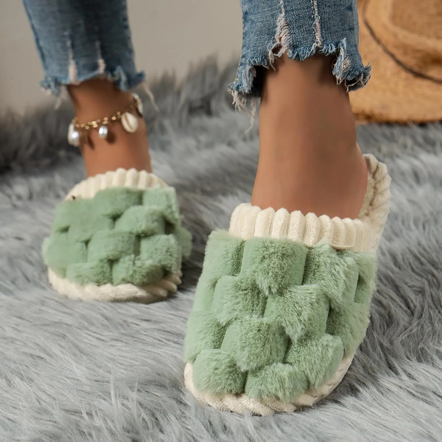 Winter Slippers Woman Memory Foam Fluffy Soft Warm Slip on Slippers Anti-Skid Cozy Plush Slippers for Indoor Outdoor