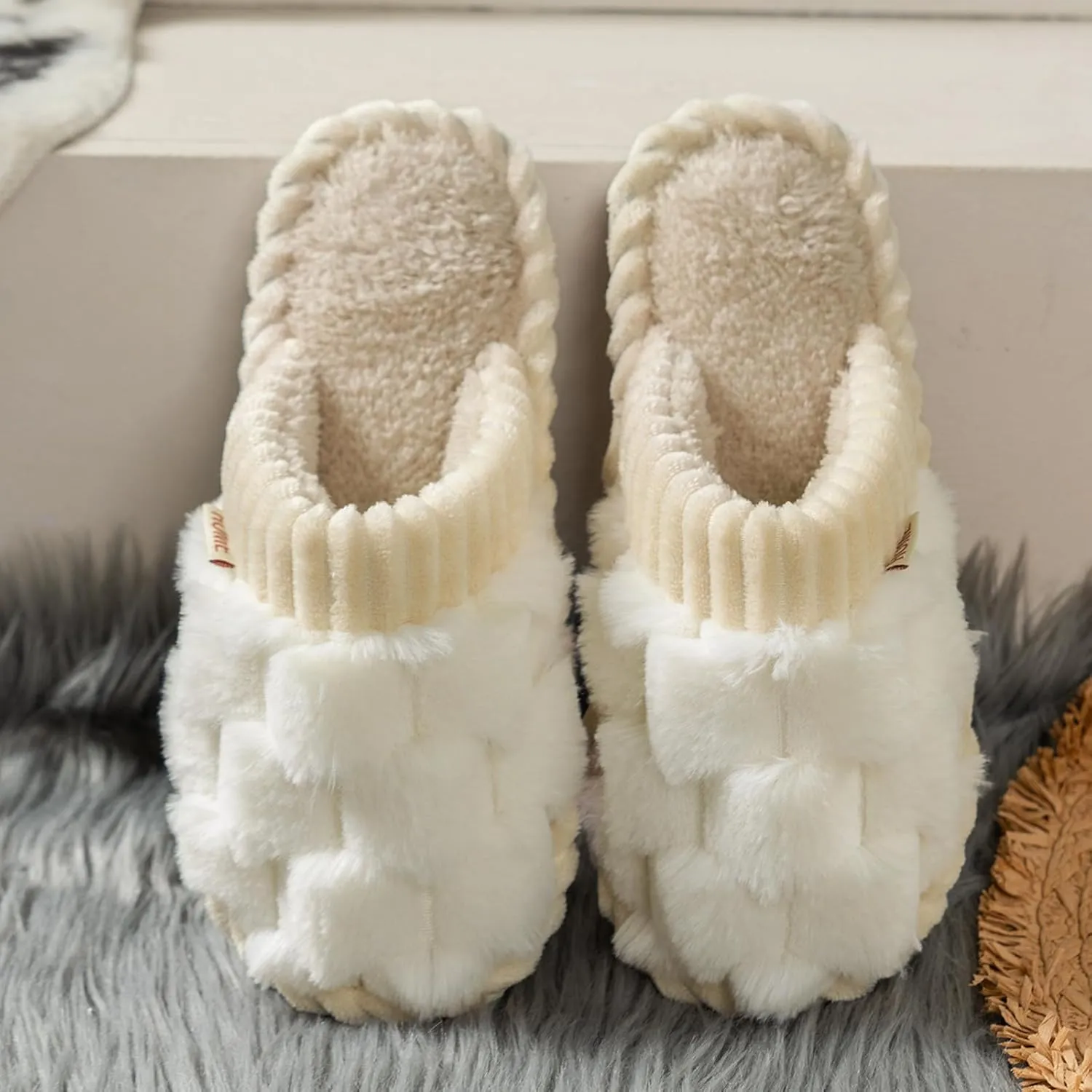 Winter Slippers Woman Memory Foam Fluffy Soft Warm Slip on Slippers Anti-Skid Cozy Plush Slippers for Indoor Outdoor