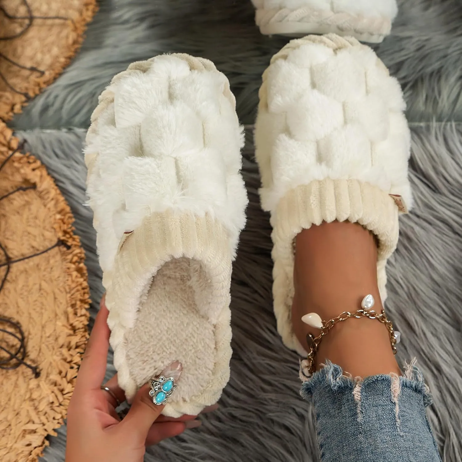 Winter Slippers Woman Memory Foam Fluffy Soft Warm Slip on Slippers Anti-Skid Cozy Plush Slippers for Indoor Outdoor