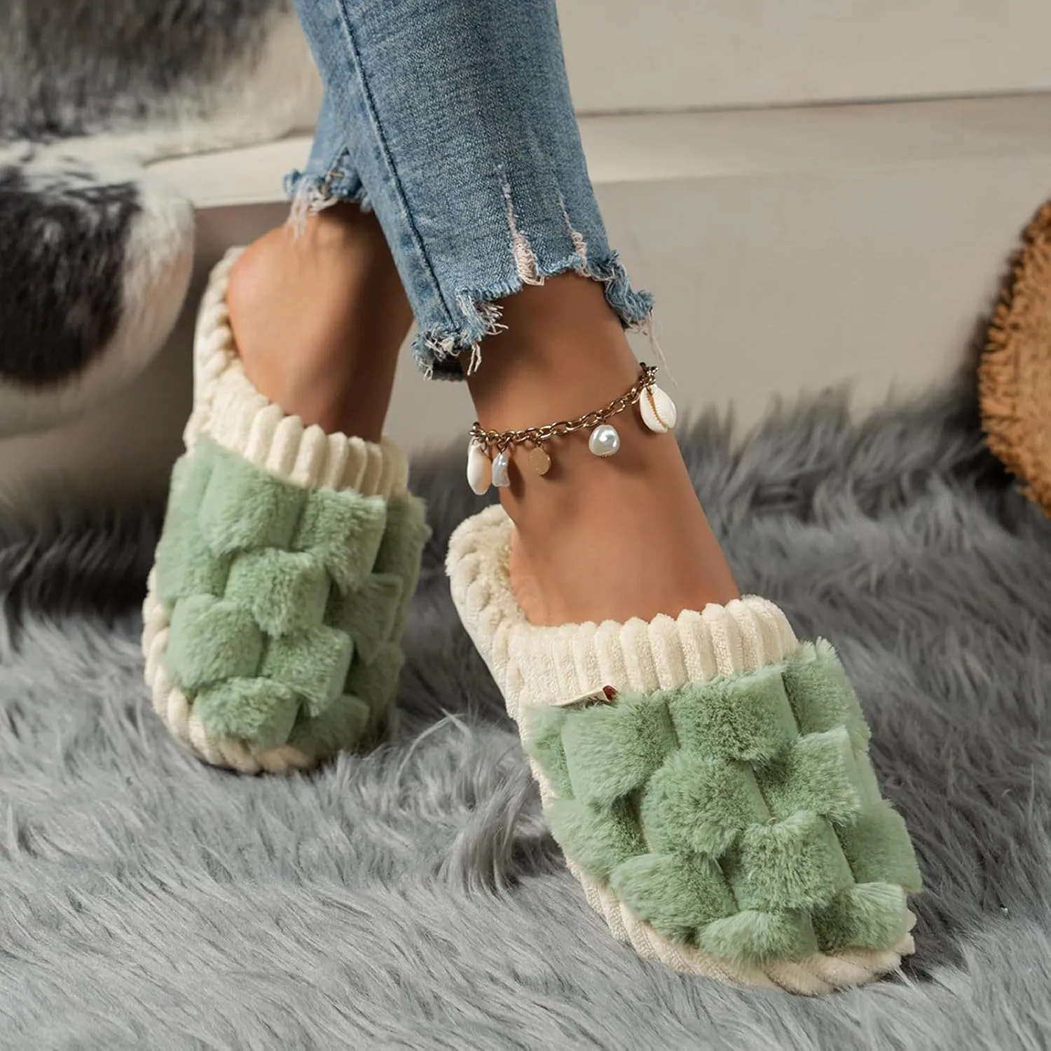 Winter Slippers Woman Memory Foam Fluffy Soft Warm Slip on Slippers Anti-Skid Cozy Plush Slippers for Indoor Outdoor